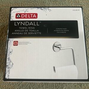 Delta Lyndall Towel Ring